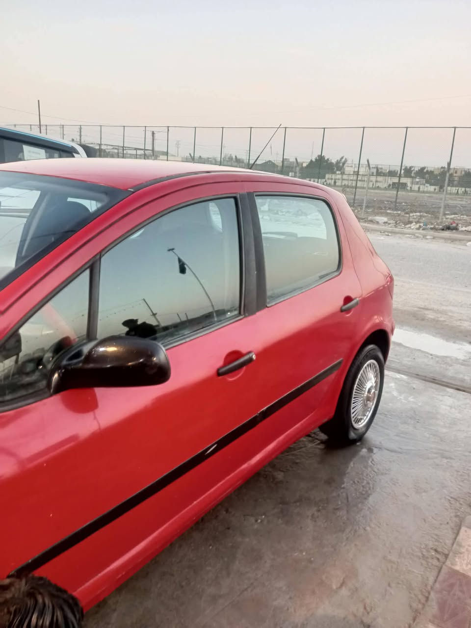 بيجو فرنسي ٢٠٠٦ رقم بغداد تحويل ثاني يوم مكينه كير بل جيس مكفوله من لضربه ٤٣ وبيه مجال ***********
