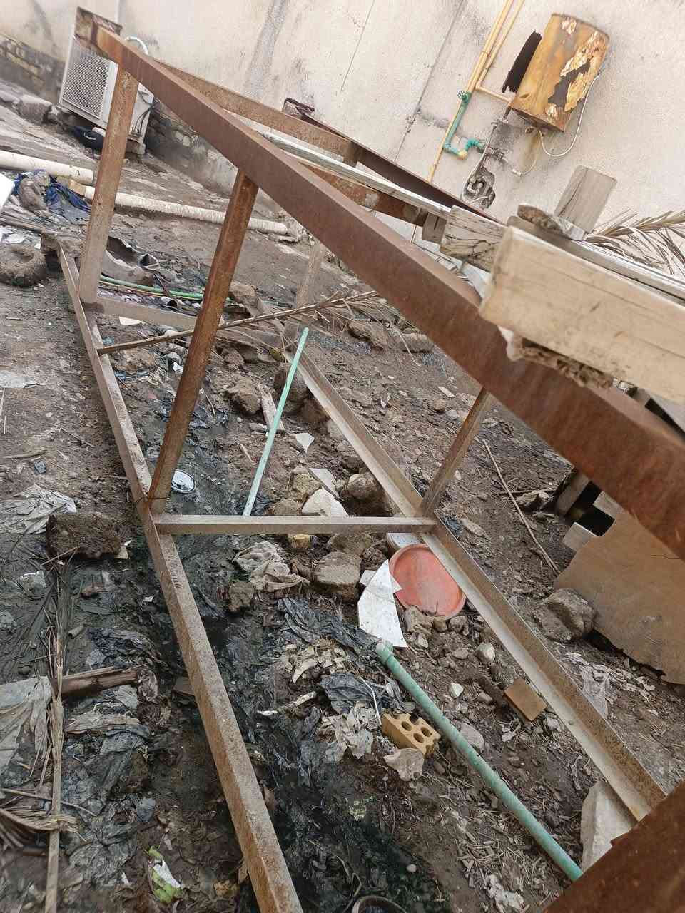 سلام عليكم برج حديد ثقيل الطول ٣متروالعرض١متر بصره قضاء المدينة البشاوي الاتصال على الرقم ***********
