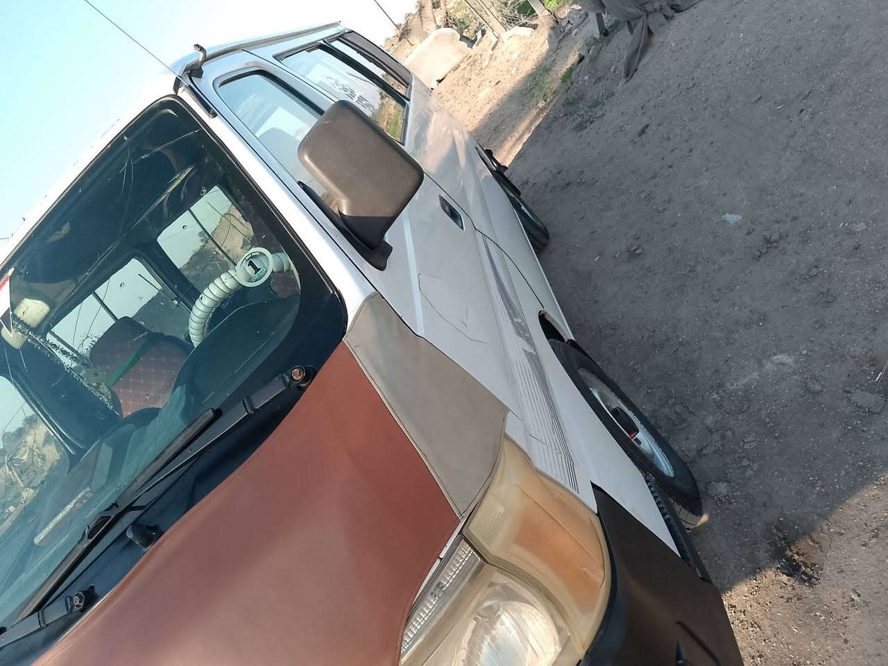 سلام عليكم نيسان عضم موديل 2012سياره نضيفه وناعمه كير جديد عله أيدي شديته قبل فتره وكسن وحداديه خير من الله محرك مفتوح تجفيت عام سيارة مال جناي الله شاهد تبريد ثلج بس نقصه واشر طك بيها ماعندي مجال اسويه مكفوله من الضربه والتبديل فقط مكانات صبق شويه خطها حصوه بغداد رقم الإنكليزي سنويه 2029 هيئا ماعليها انطيك سنويه مصفره السعر 130وبيها مجال رقم *********** واتساب
