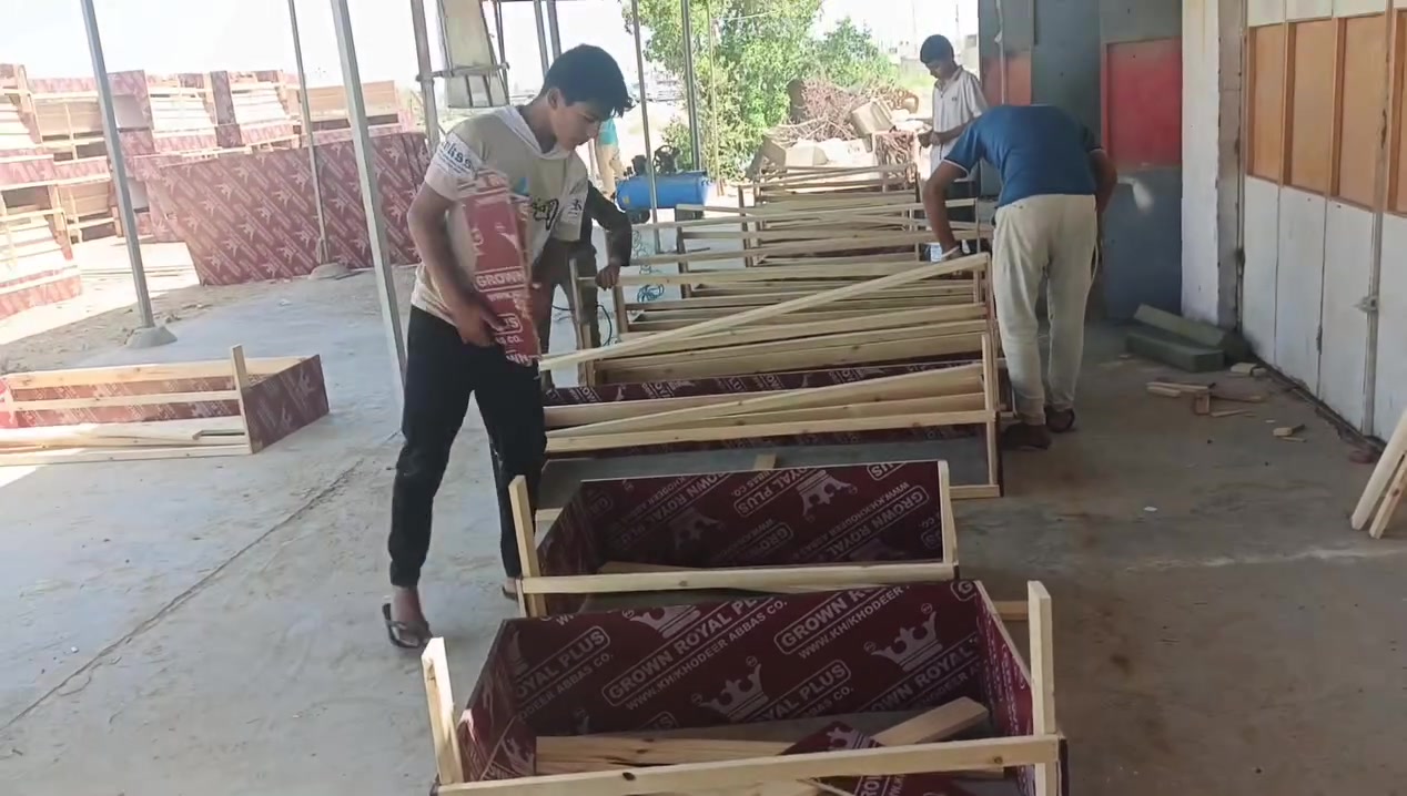 معمل احمد العزاوي شغل على طلب زبون اي لون تريده موجود خشب اسود سفنج ومميز قماش قديفه العنوان محاويل البداع ستفسار موجود وتساب أو تصال على رقم ***********
