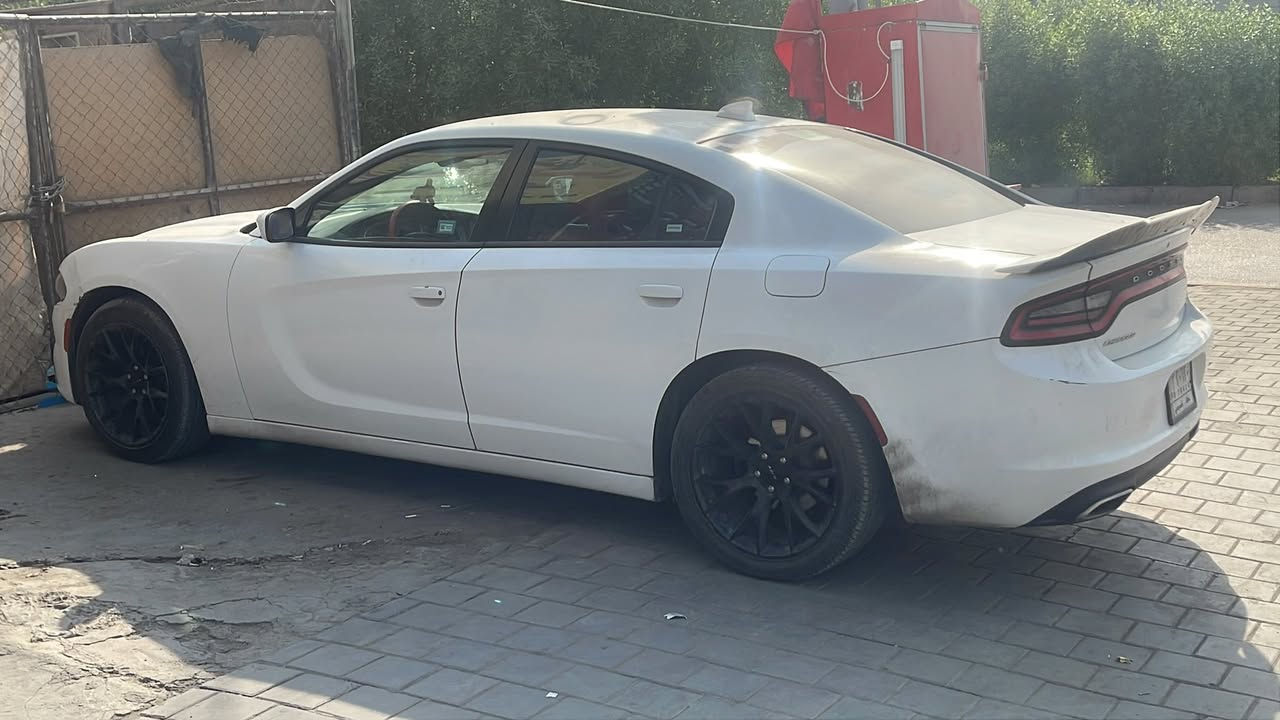 السلام عليكم جارجر  2016 بيها رصعات بلقماره كما موضح بلصوده وطحه بلجاملغ الخلفي السياره استخدام شخصي رقم بغداد ماشيه ١١١ الف كيلو 
السعر ١٨٨ ما متواجد على الفيس رقم الموبايل ***********
