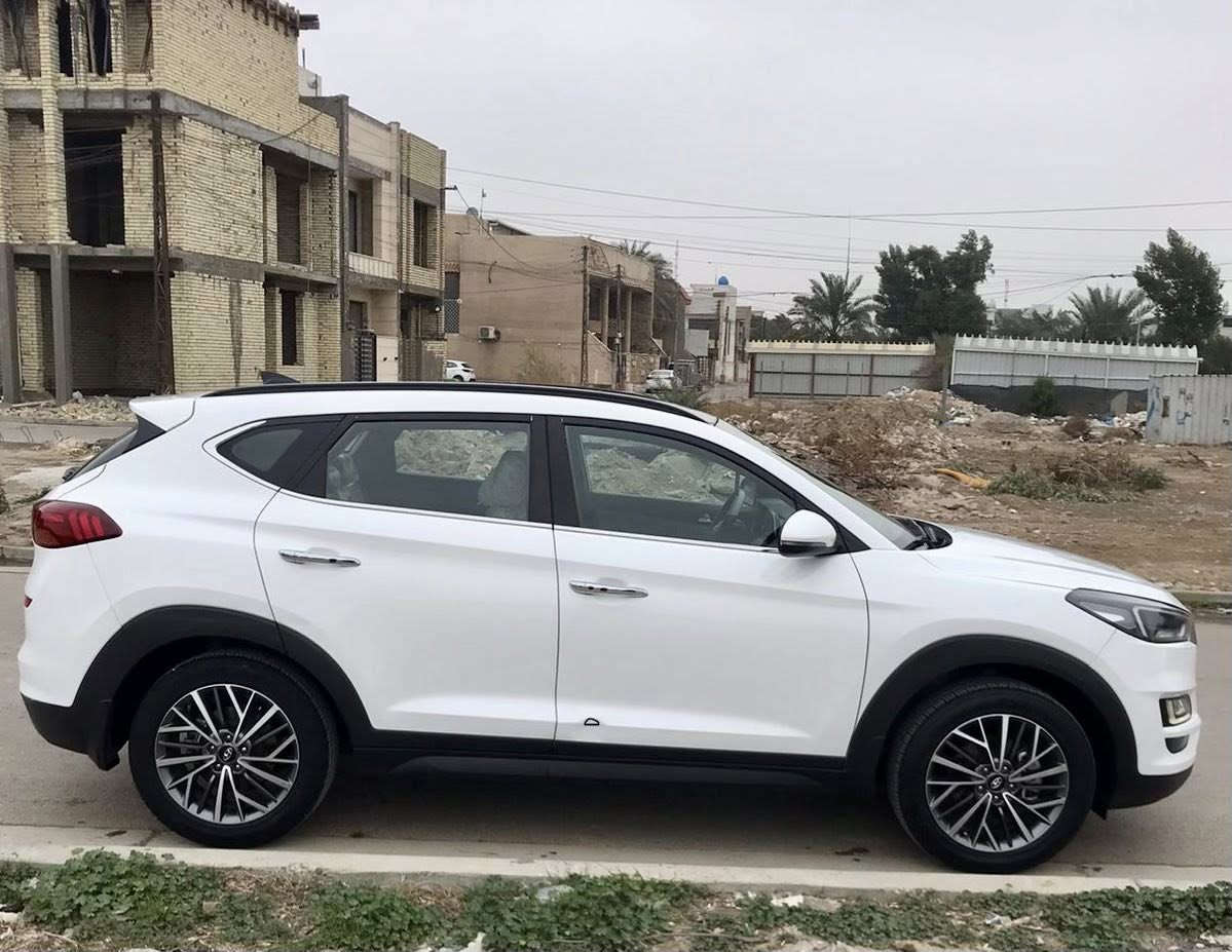 السلام عليكم توسان 19 خليجي رقم بغداد مكفوله من البارد والصبغ  ماشيه 51 مواصفات فول 1/1  باسمي الكاصد ***********
