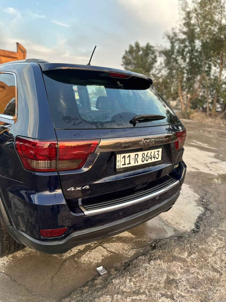 سلام عليكم جيب شيروكي موديل 2012 ماشيه 200 كير مكينه حداديه 100 بل 100 سياره مال جناي  معروفه مواصفات رادر هيتر بل مري كشنات تتفه تبريد فتحه صقف قطعتين قطعتين تبريد خلفيه بعد بيه موصفات سياره حدثه فقد ربع البنيد من جهت الجمل فقط رشت صبغ والدعميه مصبوغه سوناره عندي رقمي *********** سعر 190بيه مجال
