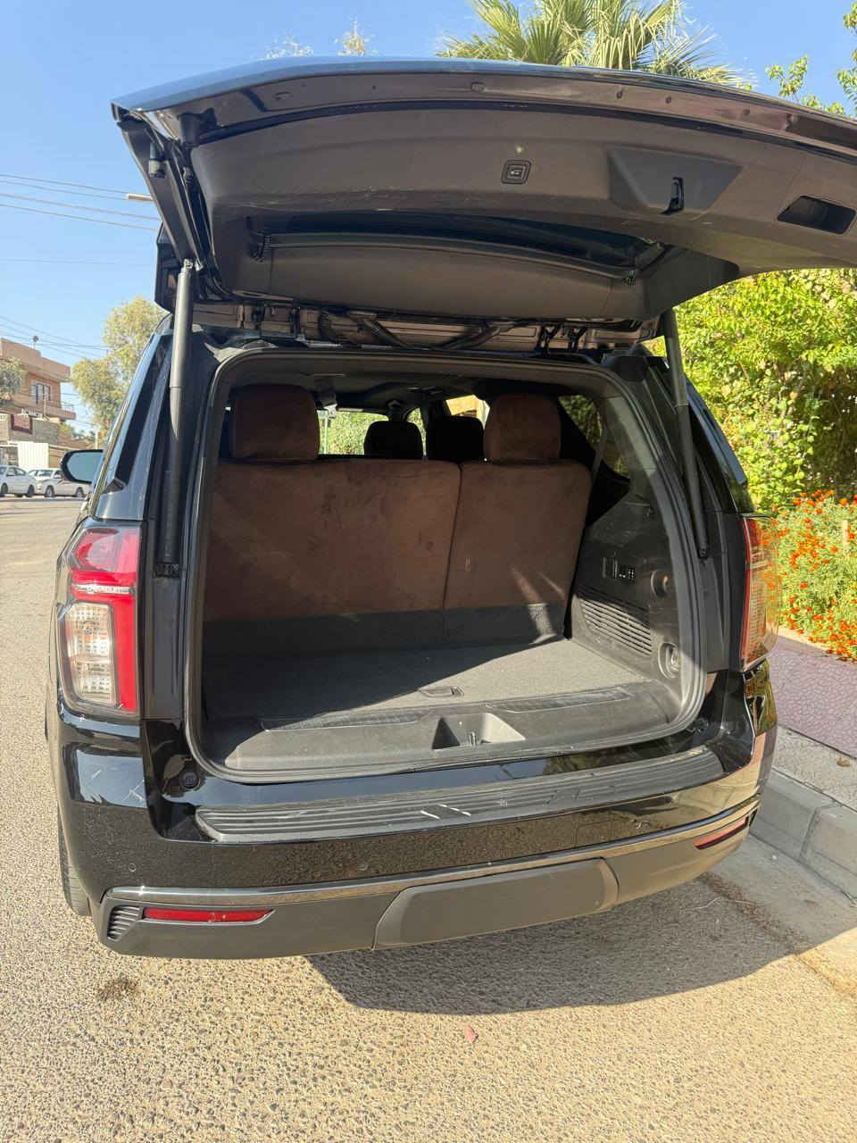 السلام عليكم من رخصه الادمن ، للبيع :
تاهو،وارد أمريكي ،2022،فئة[ Z 71]مواصفاتها اعلى من الLs  والLT
كفالة عامه[دعامية للدعامية] (كلين تايتل)
محرك ،گير شرط . حجم المحرك 5.3.
*الدعامية الامامية و البونيد و الجاملغين الاماميات ،،ملغفة ب PPF,
*بانوراما،كاميرا360، كيج الكتروني ،شاشة وسطية كبيره، كشنات هيتر
*طبعا دبل اكسل
*باب خلفي كهربائي
*الكشنات الخلفية كهربائي
*السياره ماشية ،117الف كليو متر = 72 الف ميل ماشية قابله للزياده
السعر :495 ورقه ،مع مجال بسيط 
مكان السيارة :كركوك + اربيل 
للتواصل :*********** واتس اپ
