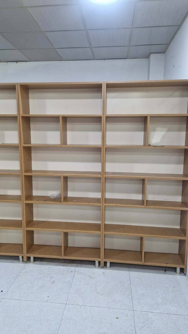 بە هۆی هەڵگرتنی دوکانەکەمانەوە ئەم ڕەفانە ئەفرۆشین شتێکی پاک و جوانەو بە تازەیی ماوەتەوە بەرزی 205 پانی 95سم قوڵی 35سم دانەی 80هەزار شوێن هەڵەبجەی تازە. ڤیدۆش لە کۆمێنتە.  ***********
