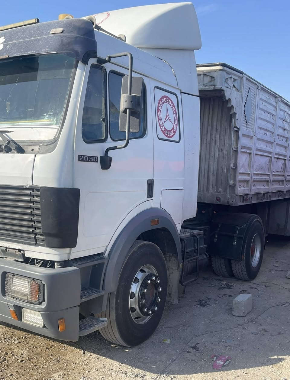 للبيع كروتي موديل 1995رقم نينوى الماني مثبت فلات ذات جوانب متحرك  بودي طخم تايرات محرك ستندر حجم 1838لاصرف ولانفخ سياره جاهزه وضع شركه تبريد شغال تريد راس او عربانه تريد بس راس سعر 180بس لراس مكان سياره موصل
***********
