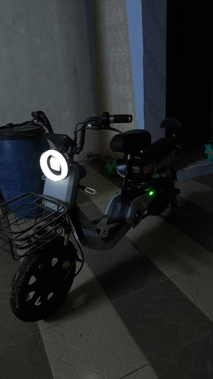 السلام عليكم دراجه شحن البيع جديده شحن يمشيني يومين ***********
