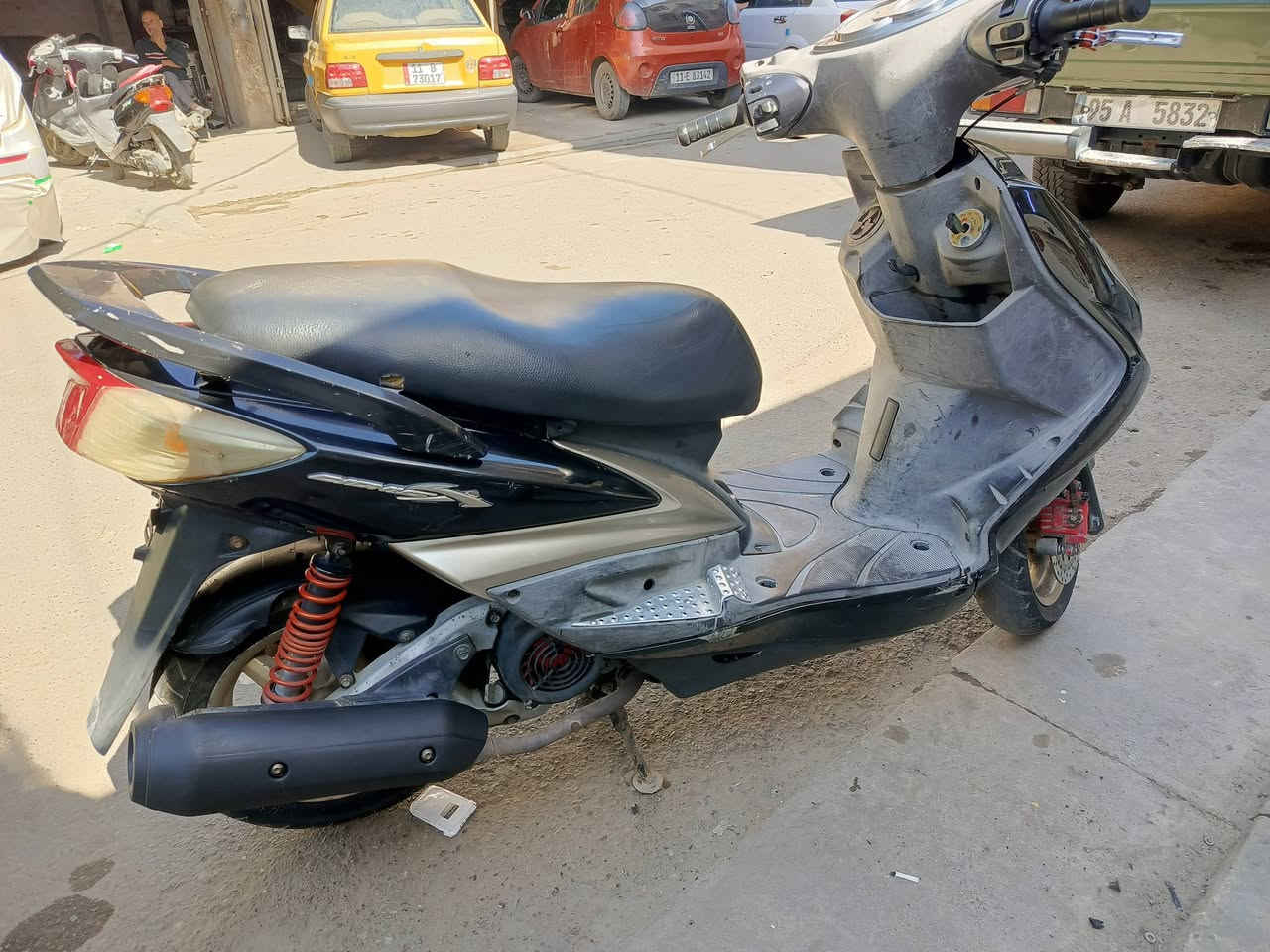 السلام عليكم سكنس فحل نكرة سلف مكينه ممفتوحه 
مكفولة مابيه اي نقص تايرات جدد باتري جديد كله شغال عارضه ب700 وبيه مجال مكاني الاعظميه رقمي ***********
