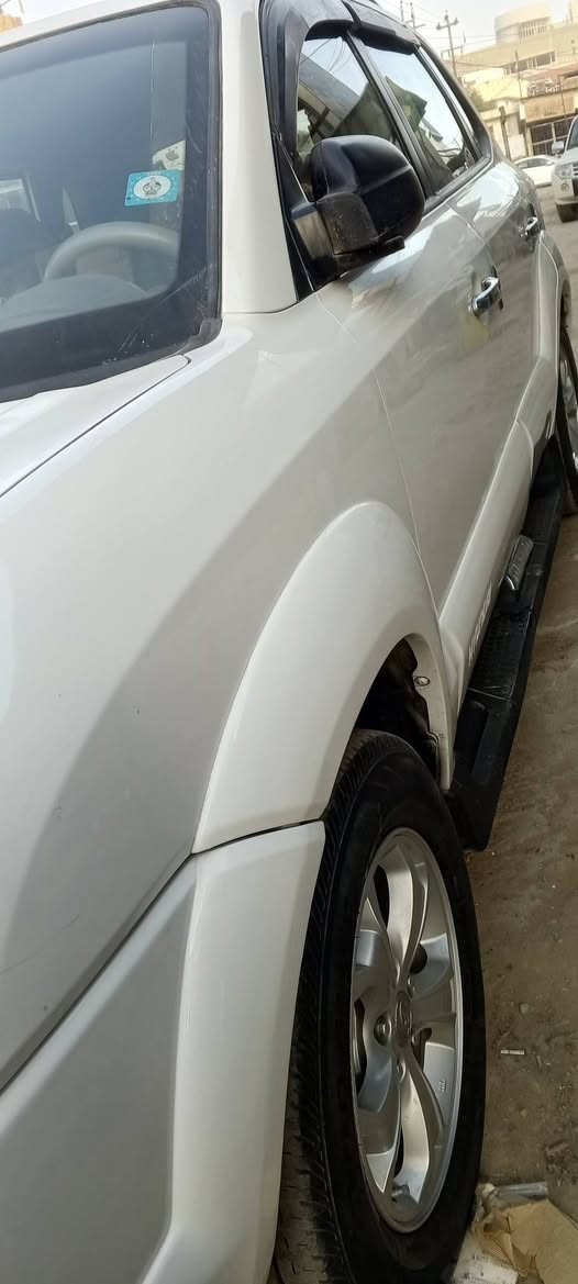 سلام عليكم 
سيارة توسان 2009  خليجي 
داخل بيجي  + شاشة + حساس خلفي + كامرة خلفي 
سيارة كفالة بيهة شخوط بل باب  سنوية جديدة هزة جديدة 
سيارة بسمي مكانهة النجف محرك 2000 دوش رقم الهاتف *********** سعر 130
