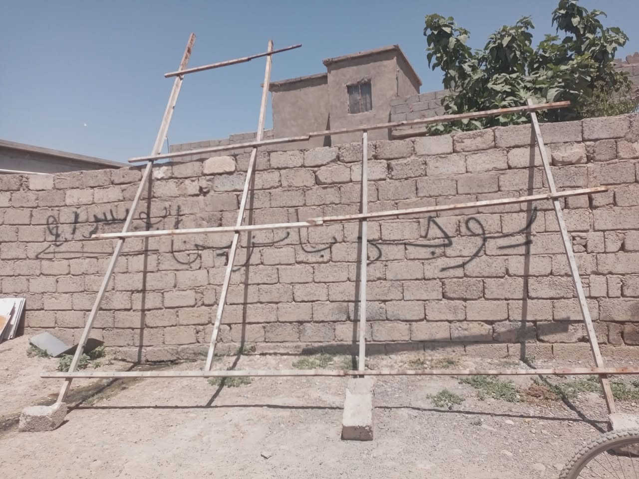 للبيع 
جينكو مستعمل 5قطع 
طوال الوحدة 3متار 
مع حديدو
***********
