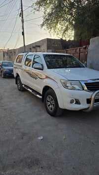 هايلوكس 2015  سياره نضيفه خير من الله  07705326809