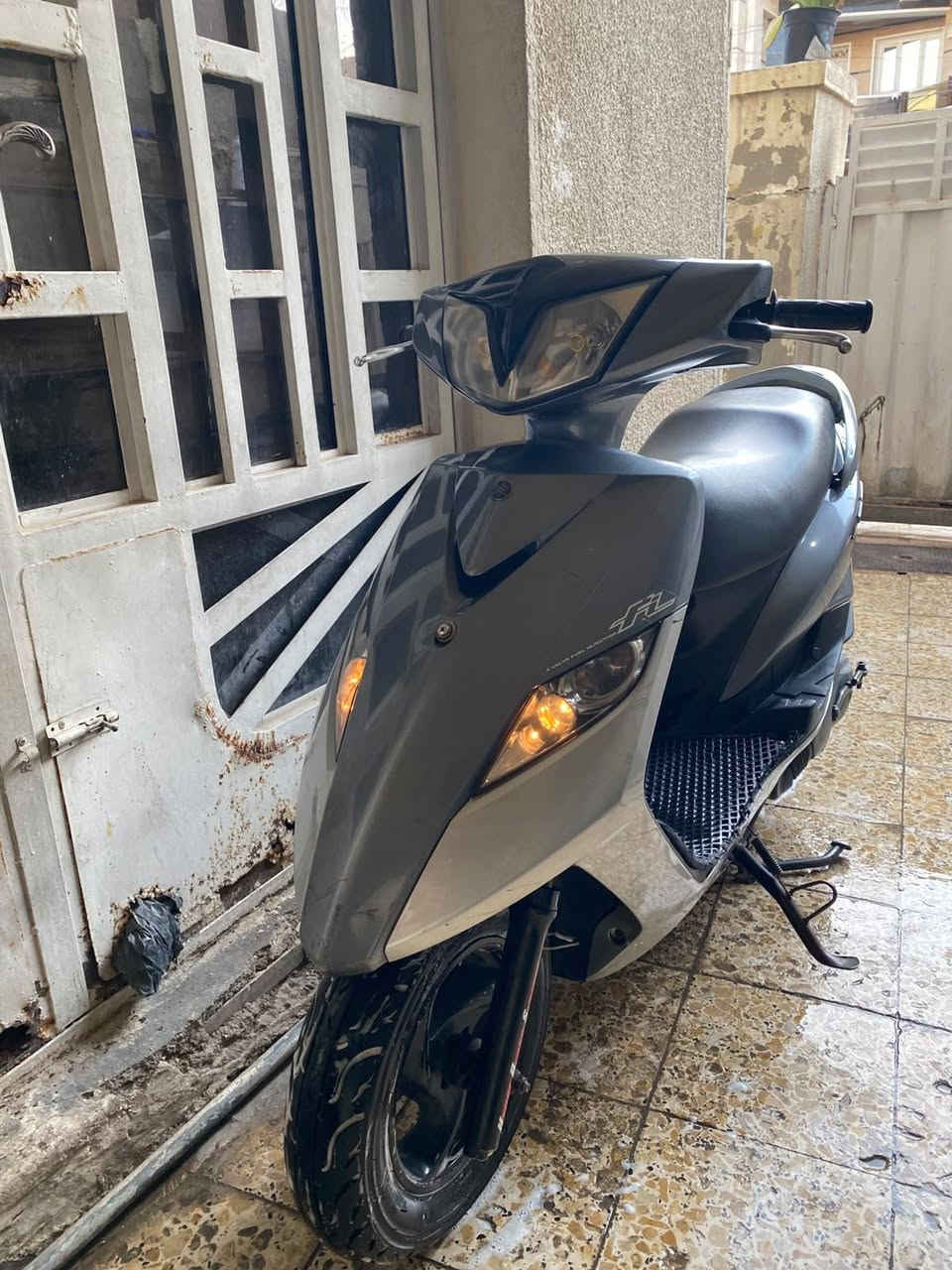 السلام عليكم شباب دراجه ماكس ثعلب نازل دراجه جديده بمعنى كلمه جديده دراجه مقفوله كفاله عامه برغي ما مفتوح بيها فيتاريه العراق كلها الدراجه للبيع سعر 950 وبيها مجال اوراق اصولي اباق التفاصيل هذا رقمي متواجد به واللي يريد يطب لي يطب لي واتساب***********
