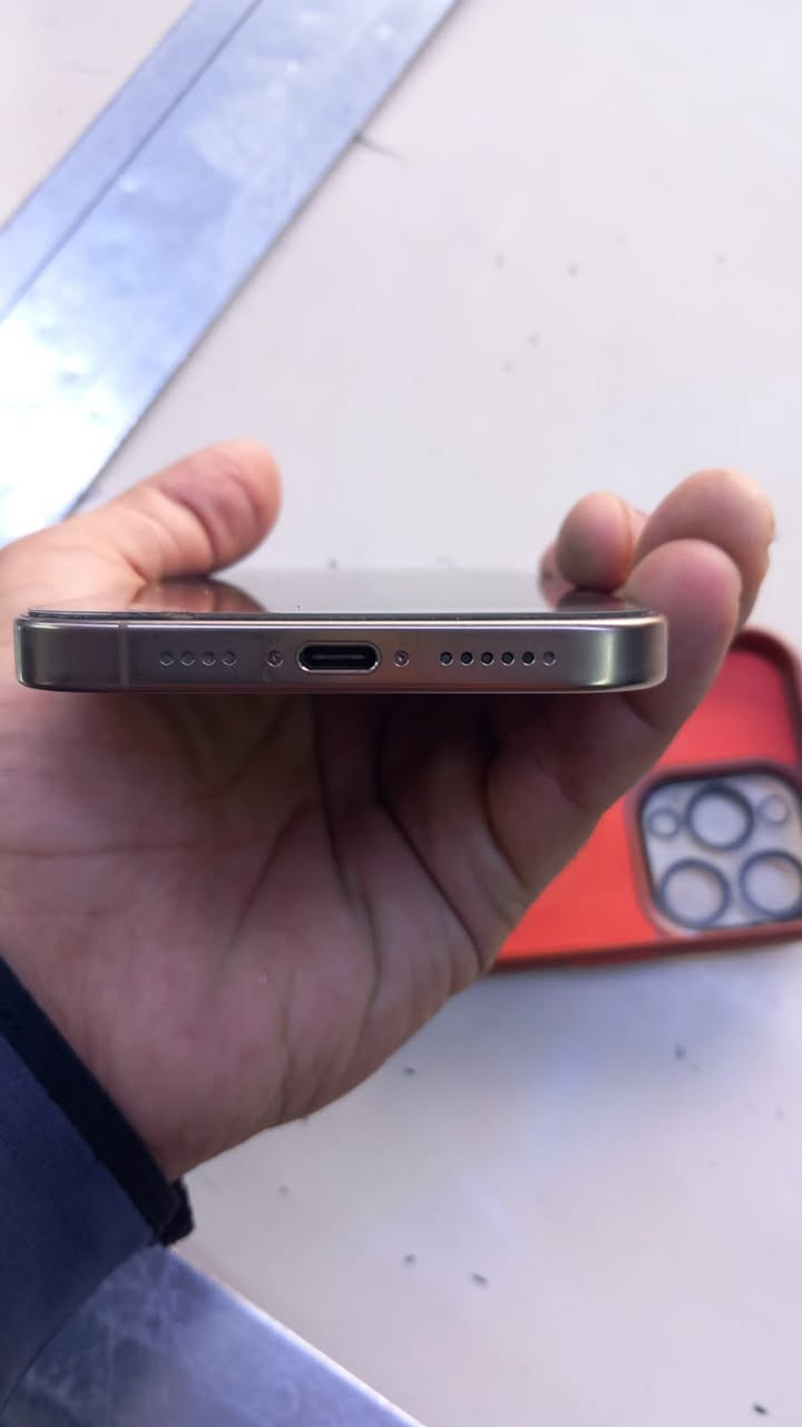 السلام عليكم أيفون 16برو ماكس  بطاريه 89 مليون و ١٠٠ قفل مكاني بغداد مدينه الصدر جهاز تفاصيله بل صور مكفول كفاله عمامه كارتون وشاحنه موجودات ***********
