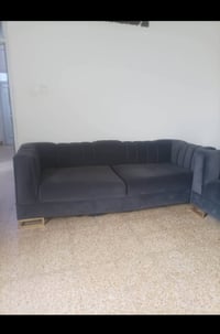 للبيع طخم مكتبي فصال يعني ثقيل حيل خشب نوعيه ممتازه  قياس مترين قطعتين...