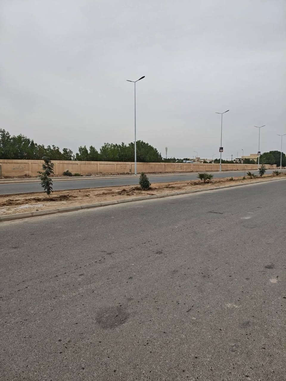 قطعة ارض للبيع حي الغدير الثاني مساحه ٢٠٠متر وجه تجارية على أربع سايدات مقابل مستشفى البناني للاستفسار والاتصال على رقم *********** ☎️📞
