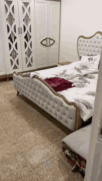 شقه سر قفليه للبيع 
ايجارها ٣٠٠ 
متكونه من غرفتين وهول مفتوح ع مطبخ 
وصحيات 
بيها تانكي 
كيزر 
ماطور 
بوستر مي 
واير سحب 
و٣ بنكات سقفيه 
حي القاهره 
السعر ١٤ مليون
وبيها مجال
***********
***********
اخوكم انور الجنابي
