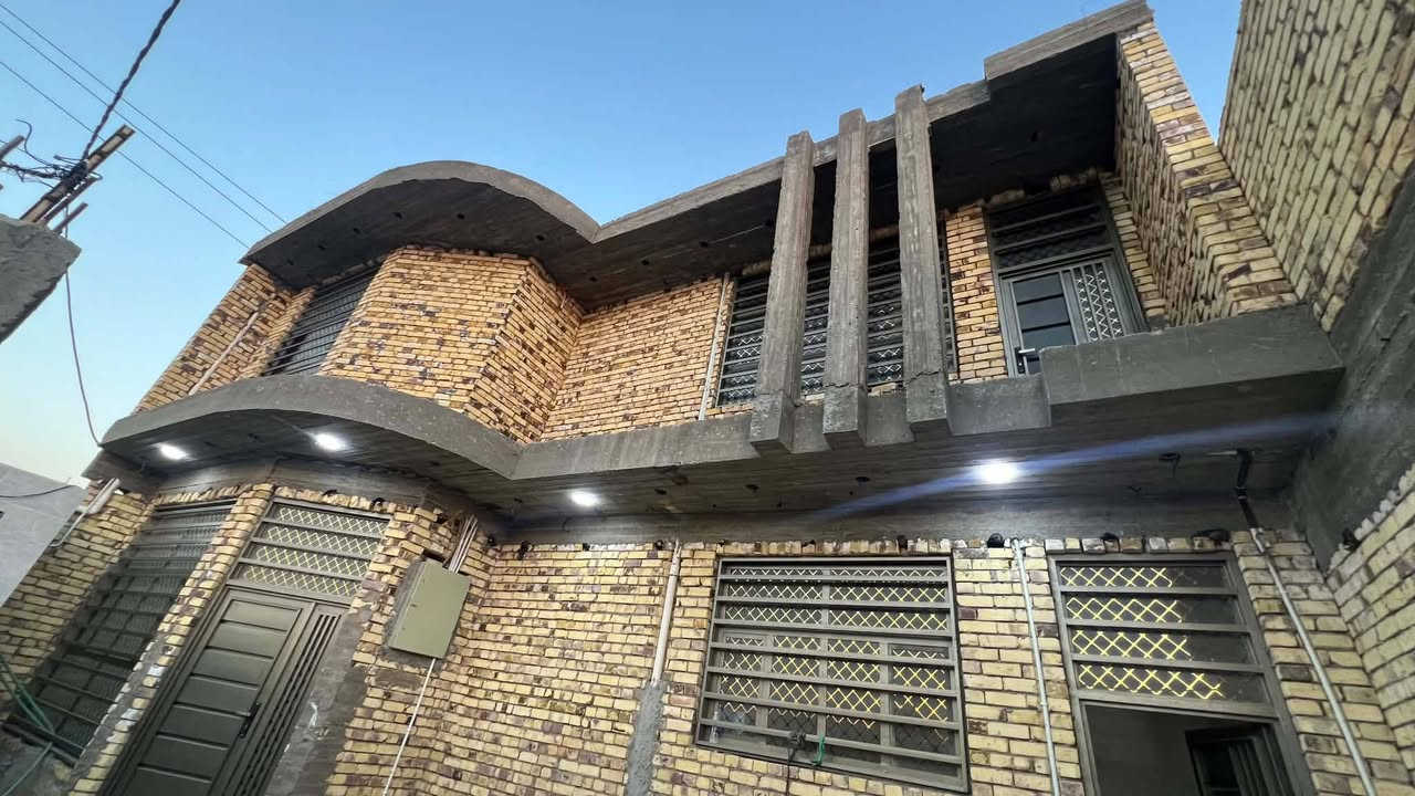 دار سكن للبيع
طابو زراعي سند 25 مشمول بالتطويب
ديوانية حي الجامعة
نهاية شارع سوات
قرب التانكي
 مجمع خدمات كامله 
المساحة 225 M  ركن 
بناء حديث طابقين مسلح
الارضي كامل جاهز للسكن 
الطابق الأول هيكل مسقف 
يحتوي على.. 
غرف نوم عدد 4 
صالة عدد 2 / استقبال / مطبخ حار بارد/مجمع صحي عدد 3 / گراج سيارة
                      للاستفسار
مراجعة مكتب مهدي العتابي للعقار ديوانية الجزائر مقابل فندق برج الامراء
                 *********** مهدي العتابي 
                 *********** حيدر الفتلاوي
                 ***********
