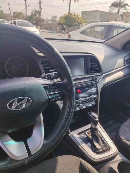 السلام عليكم مراوس بدوج كرفان موديل ١١ الى ١٤ النترا موديل ٢٠٢٠ بجم كبس حادث جانبي صبغ ٣ قطع سنويه وهزه  جديده بسمي رقم دولي مكاني الدوره للاستفسار  ***********
