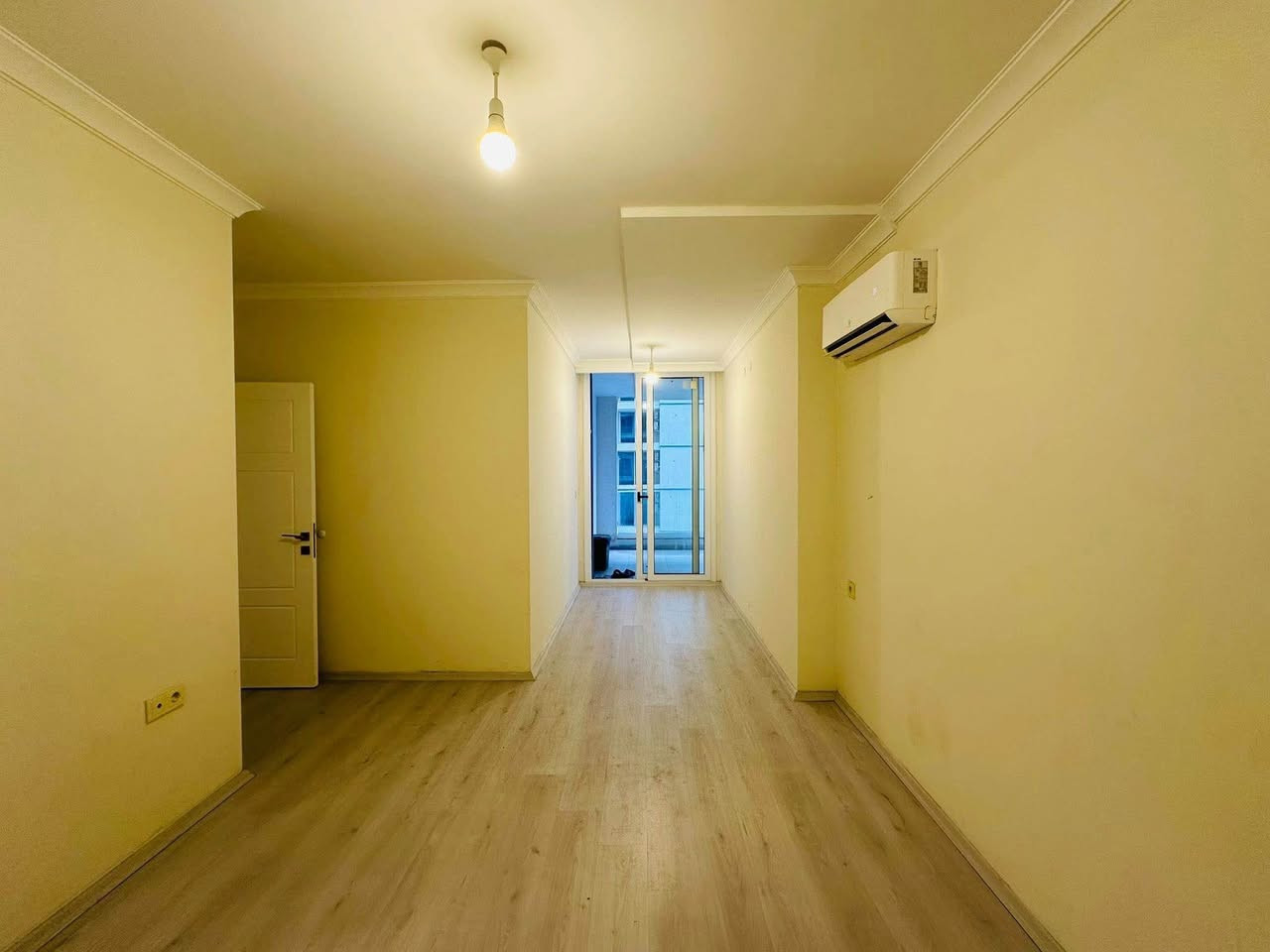 عرض المطار
شقة #للايجار في مشروع لالاف مطلة على المطار ✅
مساحة الشقة: 118 متر ~ غير مفروش ~ الطابق: 6 ~ اتجاه حديقة
السعر: 400 دولار

اتصل لمزيد من المعلومات 📞
*********** | واتساب 🟢 أربيل, العراق
