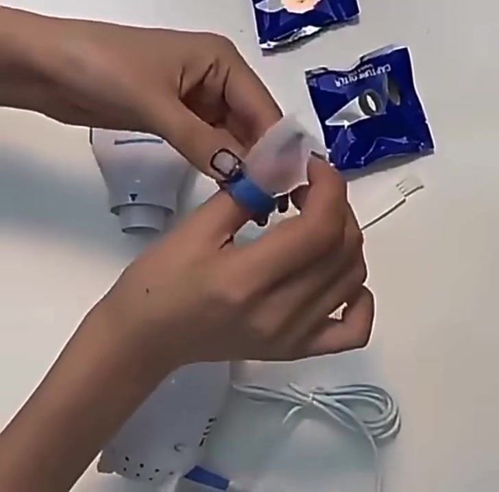 🪮✨ تخلّص من القمل وبيضه بسهولة وأمان!

مع جهاز V-COMB من LICETEC، التنظيف صار أسرع وأسهل 👌

✅ يمشط ويشفط القمل وبيضه بنفس الوقت
✅ فلتر شفاف مع إضاءة LED لرؤية أوضح 👀
✅ أسنان ستانلس ستيل قابلة للتعديل
✅ فلتر قابل للاستبدال لسهولة التنظيف ♻️
✅ استخدام مريح وآمن لجميع أفراد العائلة 💙

💰 السعر: 20 ألف دينار
🚚 السعر شامل التوصيل

📩 راسلوا صفحة لمة ستور واطلبوه الآن قبل نفاد الكمية.


**إذا كنت صاحب هذا الإعلان وتريد حذفه لأي سبب، رجاءا أرسل رسالة إلى الدعم الفني**