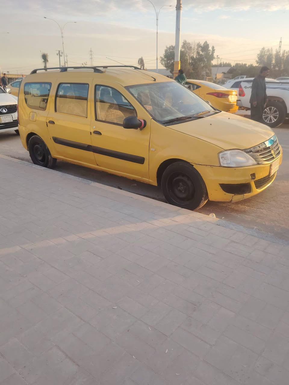 السلام عليكم رينو ٧ راكب للبيع سياره جاهزه مكينه جديده مكينه وكير مكفولات موديل ٢٠١١ السعر ٤٨
حداديه جديده راديتر جديد مروحه جديده رقم الهاتف  ***********
