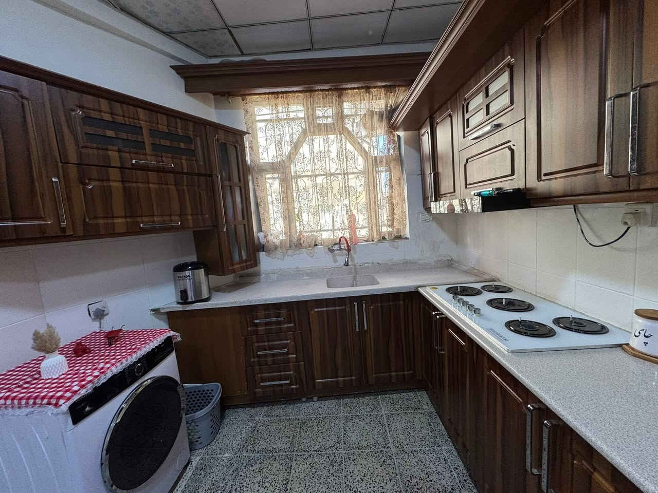 کەوانتەر بۆ فرۆشتن   لە سلێمانی تەختەی عەسڵ بالام پرێس رەنگی ساجی   نرخی ٥٢٠ هەزار
***********
