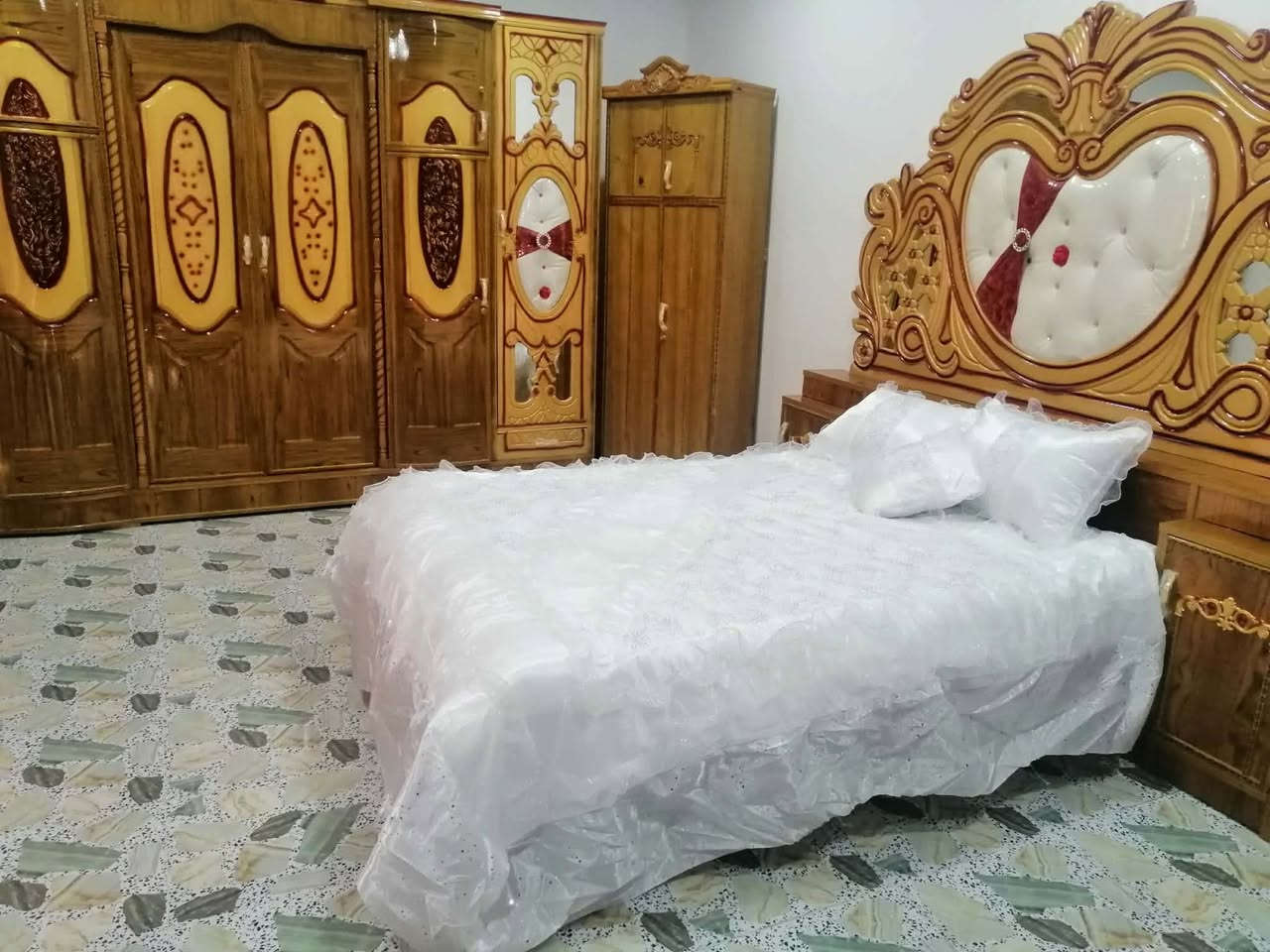 الغرفه طابقين النقش حفر ومدوشمه وشغل بغداد  والسعر 950 وبيه مجال عنوان سامراء


**إذا كنت صاحب هذا الإعلان وتريد حذفه لأي سبب، رجاءا أرسل رسالة إلى الدعم الفني**