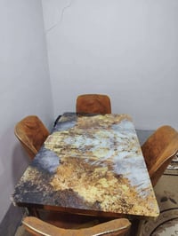 ميز طعام • كرسي يحتاج لحيم • قابل للتفاوض