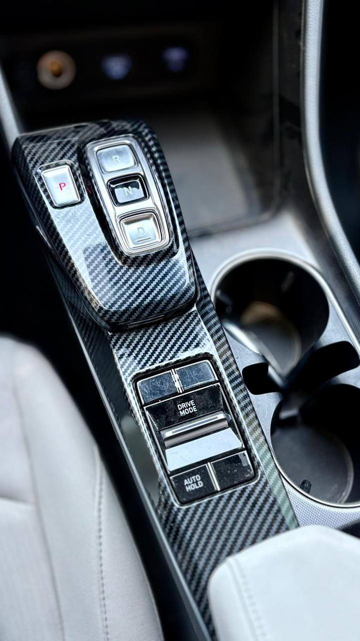 السلام عليكم سوناتا للبيع مودثل 2023 هايبرد وبانزين محرك 200 دوش رقم بغداد باسمي حادثها فقط دعاميه خلفيه وبيها صبغ بنيد بدون ايرباك فول مواصفات عدا الفتحة بصمه ابواب وبصمه تشغيل اوتو هولد تحكم ستيرن كاربلي شاشه كامره دواره قطعتين تبريد رادارات  تشغيل عن بعد سعرها 170 مكاني بغداد رقمي للاستفسار ***********
