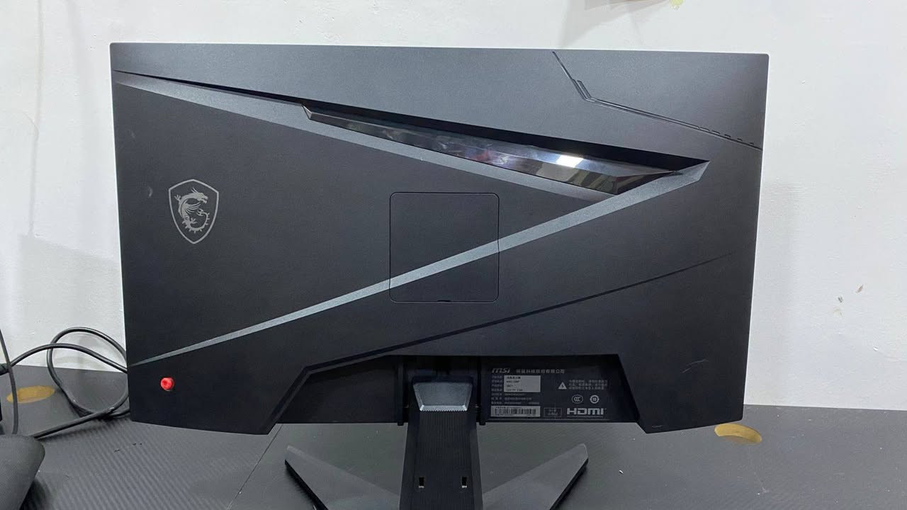 : للبيع ملكة الألعاب التنافسية MSI MAG 256F (180Hz) - نظافة 100%
المواصفات:
الموديل: MSI MAG 256F (الجيل الجديد).
التردد: 180Hz حقيقي (سلاسة تامة بالألعاب).
وقت الاستجابة: 1ms (GtG) بميزة Rapid IPS (ألوان رهيبة وسرعة خيالية).
الحجم: 24.5 بوصة (المقاس المثالي للـ E-Sports مثل فاي لورانت وكاونتر وببجي).
تاريخ التصنيع: شهر 5 / 2024 (يعني الشاشة جديدة مو مستهلكة).
الحالة:
الشاشة بحالة الوكالة، نظيفة جداً (بدون أي    شخط، بدون ديد بكسل، وبدون كسر).
سعر 175 الف 
وبي مجال للشراي


**إذا كنت صاحب هذا الإعلان وتريد حذفه لأي سبب، رجاءا أرسل رسالة إلى الدعم الفني**