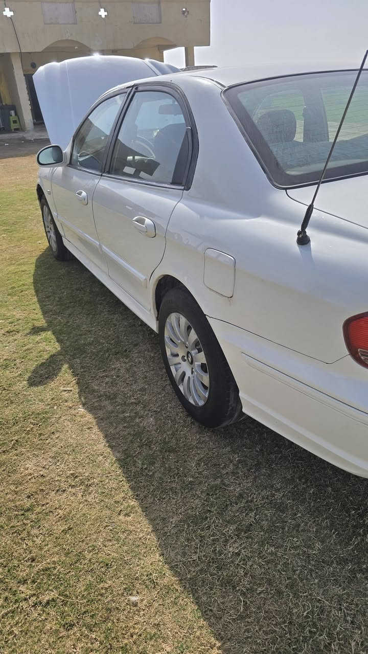 السلام عليكم 
سوناتا وفود 2002 رقم بغداد مشروع وطني كير اوتوماتيك مكينه 2000 مكان بغداد محموديه استفسار ***********
السعر 60 وبيه مجال
