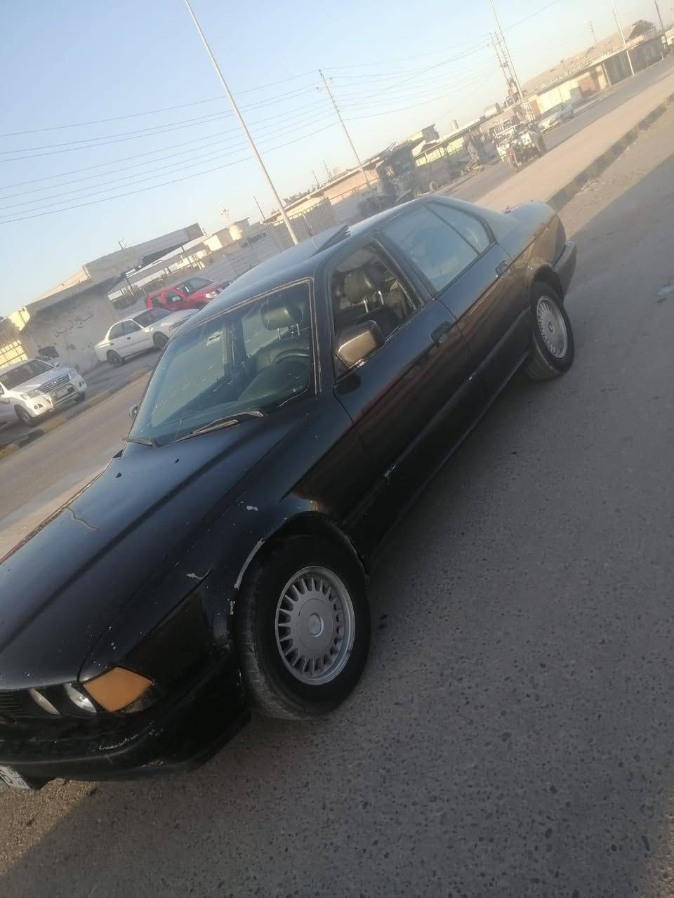 السلام عليكم
BMW735i 
رقم نينوى شرط التحويل 
سنوية خضرة 
كير عادي 
محرك ٣٥٠٠ 
كير ومحرك بعدهن ب الباكيت مال حاوية 
صدر امامي جديد 
صدر خلفي جديد 
دبلات الـ 4 جدد 
بگ لايت شغال 
دبل اشاير شغالة 
لايتات عالي ناصي شغالة 
اشاير يمنة يسرة شغالة 
مسجل صوت سستم 4 سماعات شرط يشگ الاذن
كيج حماوة شغال 
كيج البانزين شغال 
رونات شغالة سيارة مال جناي 

السعر: 30 وبيه مجال حك جيتك
مكان السيارة بيجي 
للتواصل 📞 
***********
