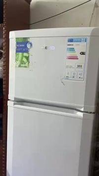 ثلاجه كلش نضيفه للبيع مال مستعجل اتصل ع الرقم 07731646900