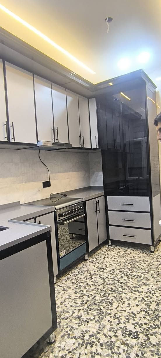 *مطابخ حديثة وعصرية من معمل الماس*

- *النوع*: تركي
- *التحشيه*: خشب بليت 1ملم حقيقي
- *نوع الوجه*:  اليكابون 3ملم 

تم التجهيز بأعلى جودة وأفضل الأسعار!

*خدماتنا:*

- تصميم وتنفيذ مطابخ حسب الطلب
- تركيب مطابخ
- صيانة وإصلاح مطابخ

اتصل بنا اليوم لطلب عرض أسعار أو للحصول على مزيد من المعلومات!
نحن في انتظارك! 😊
#الماس🌹


**إذا كنت صاحب هذا الإعلان وتريد حذفه لأي سبب، رجاءا أرسل رسالة إلى الدعم الفني**