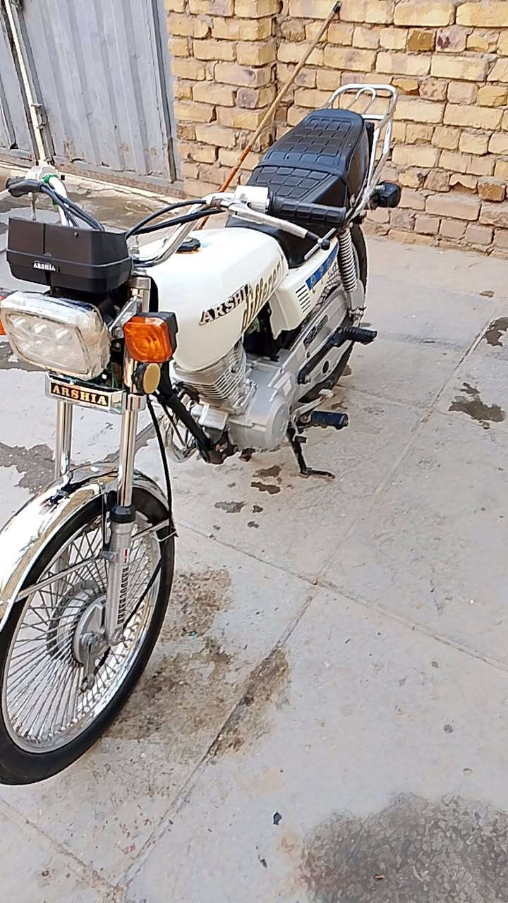 السلام عليكم دراجه 4گير للبيع  نضيفه  شوفت عينك اوراق اصولي ومعايزهة شي والدراجه شاصي ومحرك وكهربائيات مكفولات كفاله عامه واي ستفسار او السعر  اتصال علئ الرقم او خاص  ***********
