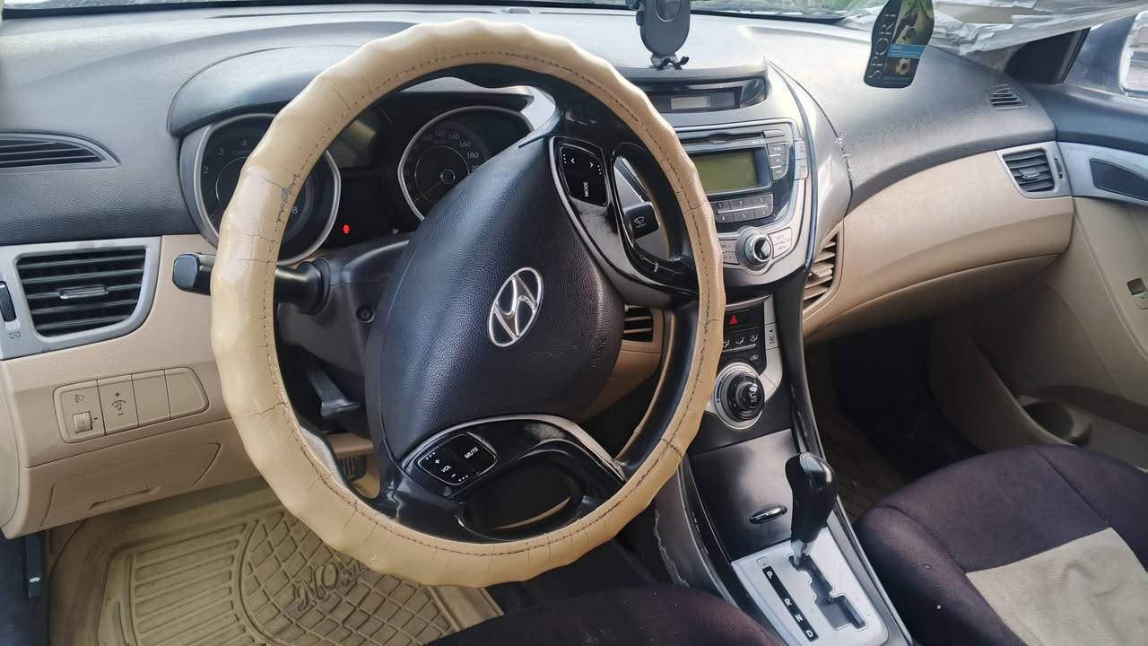 سلام عليكم سياره بيها نص حزام ابيع موديل 2012 هزه جديدسنويه جديد رقم جديد سعره 105هاي رقمي ***********(((***********)))
