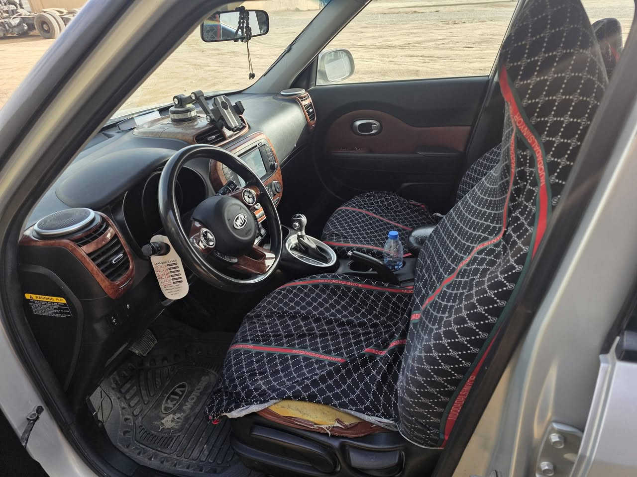 كيا صول 2014 رقمها بغداد بسمي ورقمها كلش حلو محرك 1600 حادثها البابين مبدل وصبغ بالجنظه والسونار موجود بالمنشور السعر 95 وبي مجال سياره كامله مابيها نقص صدر امامي جديد تخم تاير جديد نقصها بس غاز مال تبريد فقط العنوان ديالى بعقوبه ***********
علي الخالدي
