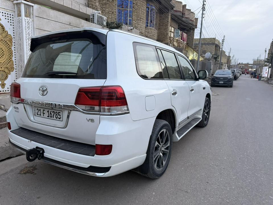 السلام عليكم لندكروز موديل ١٣ محدث ٢٠ بسمي تحويل بل اسم شرط السيارة جاهزه صبغ عام اثر كلبه او متجه  السعر 245 السياره مواصفات ٦ سلندر ***********
