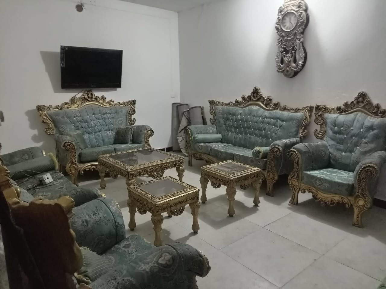 ياالله تخم ملكي5 قطع
10 مقاعد

سعره 325 وبي مجال

 طبلات ملكيات عدد 3 سعرهن 60 وبيهن مجال

متوفره مكينه ام الفراشه سعرها 50 

‏‪***********‬‏
