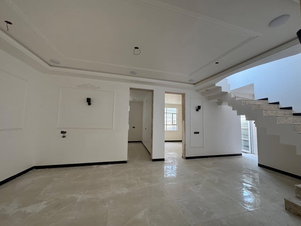 🔥 فرصة لا تتعوض – بيت زراعي للبيع 200 متر بموقع ممتاز 🔥

إذا تبحث عن بيت جاهز للسكن وتشطيب حديث ومريح، هذا العرض يستحق المشاهدة 👌

🏠 بيت حديث بتشطيب درجة أولى

✅ طابق واحد

✅ حديقة داخلية جميلة

✅ أرضية بورسلين فاخرة

✅ درج مرمر

✅ سقوف ثانوية حديثة

✅ كهرباء دفن وتمديدات مرتبة

✅ بوري ماء

✅ صبغ حديث

✅ سطح شتايكر

✅ غربيات وتعليك

📌 التقسيم الداخلي:

▫️ غرفتين

▫️ هول واسع

▫️ صالة

▫️ مطبخ

▫️ ممر خارجي

📍 الموقع المميز: شارع 80 – شارع شريفة – مقابل الملعب

✨ بيت مرتب، جاهز للسكن، ومناسب للعائلة

⚡ موقع مرغوب وسعره فرصة للجادين

📞 للاستفسار: ***********

***********
