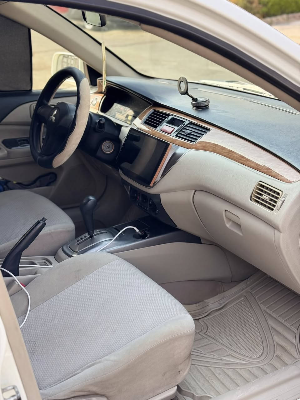 لانسر 2007سليمانيه سنويه بأسمي كير محرك صدر تايرات تبريد كهربائيات كله بالشرط محرك 1500 الاسود سقف بي جلح بلاديه السياره. سياره كلش نضيفه وبالعافيه ع الياخذها سعرها  78$  والسوك كلشي بي والله يرزق الجميع 
***********
