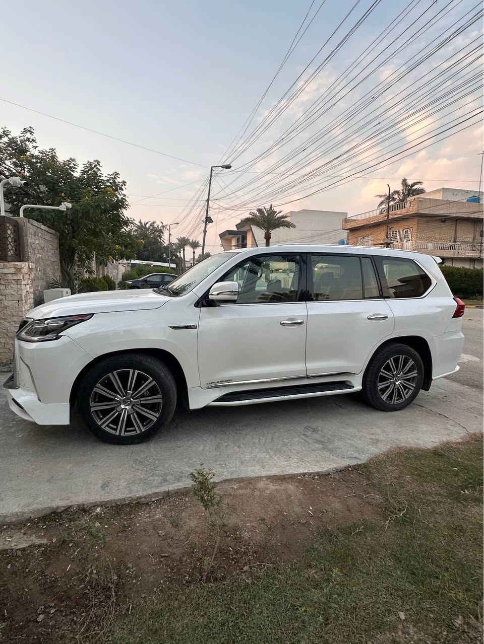 لكزاز للبيع 

سعر 58ألف فقط 
سلام عليكم لكزاز  للبيع و جوه السوك موديل 2017 بريم فول مواصفات  داخل مشمشي 
ماشيه 130 ألف 
جكات ✅
فتحةسقف ✅
شاشات خلفيه ✅
كامرات 360 ✅
نقاط عمياء ✅
كراسي اماميه خلفيه تبريد و تدفئة ✅
سياره فول مواصفات 
سياره صار ببهة طخة بالجاملغ الامامي و شويه من الباب جهة اليسار صبغ باب و جاملغ بدون ايرباك بدون شاصي عدا ذني سياره مكفوله من صبغ و مكفوله كير محرك  

تواصل *********** بغداد, العراق
