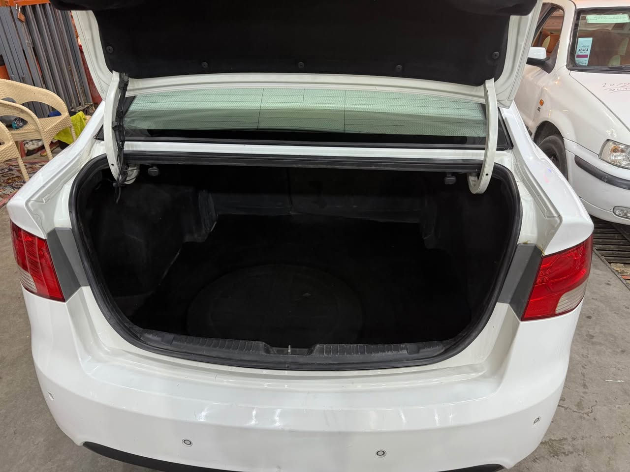 سيراتو 2010 مكفوله كفالة عامة من البارد و الصبغ و التبديل 
مكينة و كير و تبريد و تدفئة مكفولات السيارة جديدة بمعنى الكلمة فول مواصفات عدا الفتحة 
شاشة 
كامره خلفية 
اشاير بالمري 
تحكمات ستيرن 
داخل ماروني 

السعر 110 و بيها مجال للشراي 

للاستفسار 
*********** النجف, العراق
