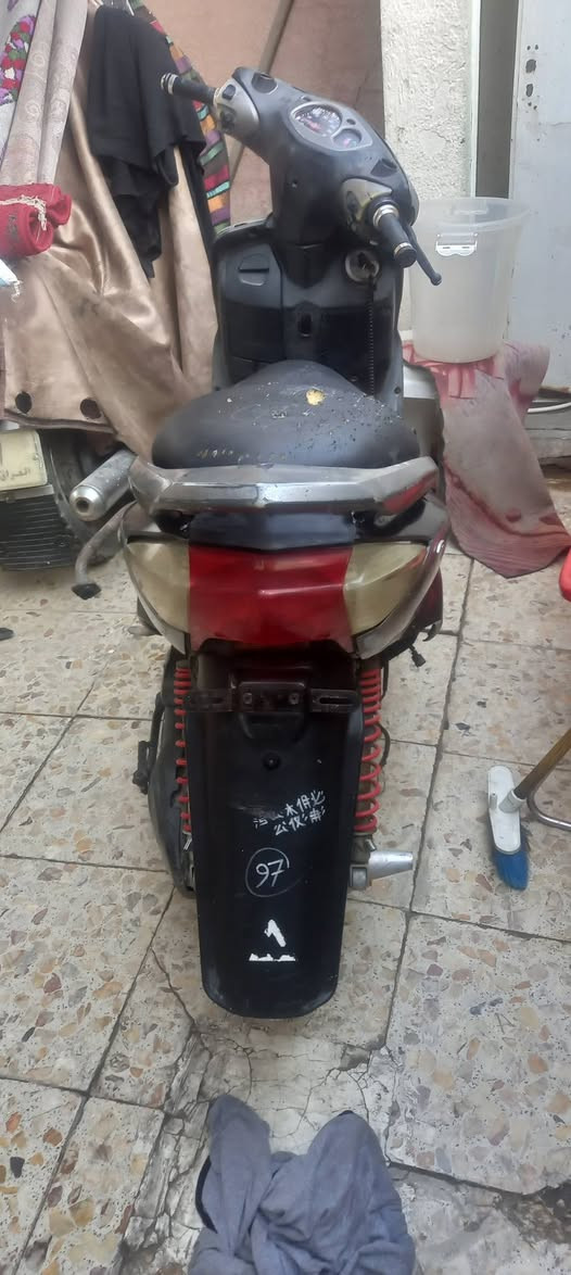 سكنس نثية 140 ابيع كوم حديد غراضها بلادية نارية بيها جانت تشتغل وتخمد  كهربائيات كلها تشتغل بس تشحن الباتري كوم  حديد تحمل وتاخذ 200الف رايدها ***********
