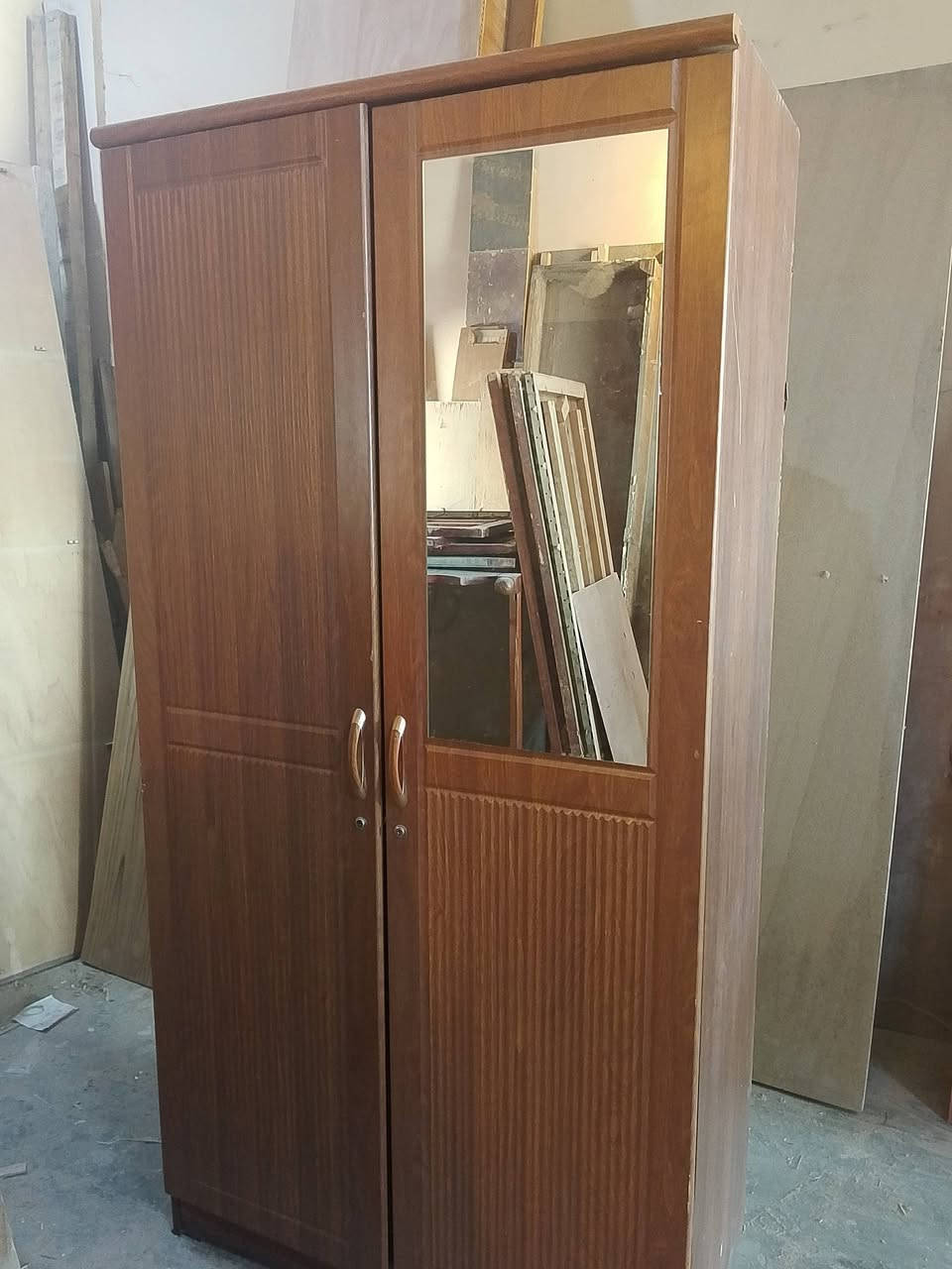 كنتور للبيع أخو الجديد سعره 85 وبي مجال العنوان سامراء جبيريه الثانيه مقابل جبيريه  الثالثه شارع الحدادين للاستفسار ***********
