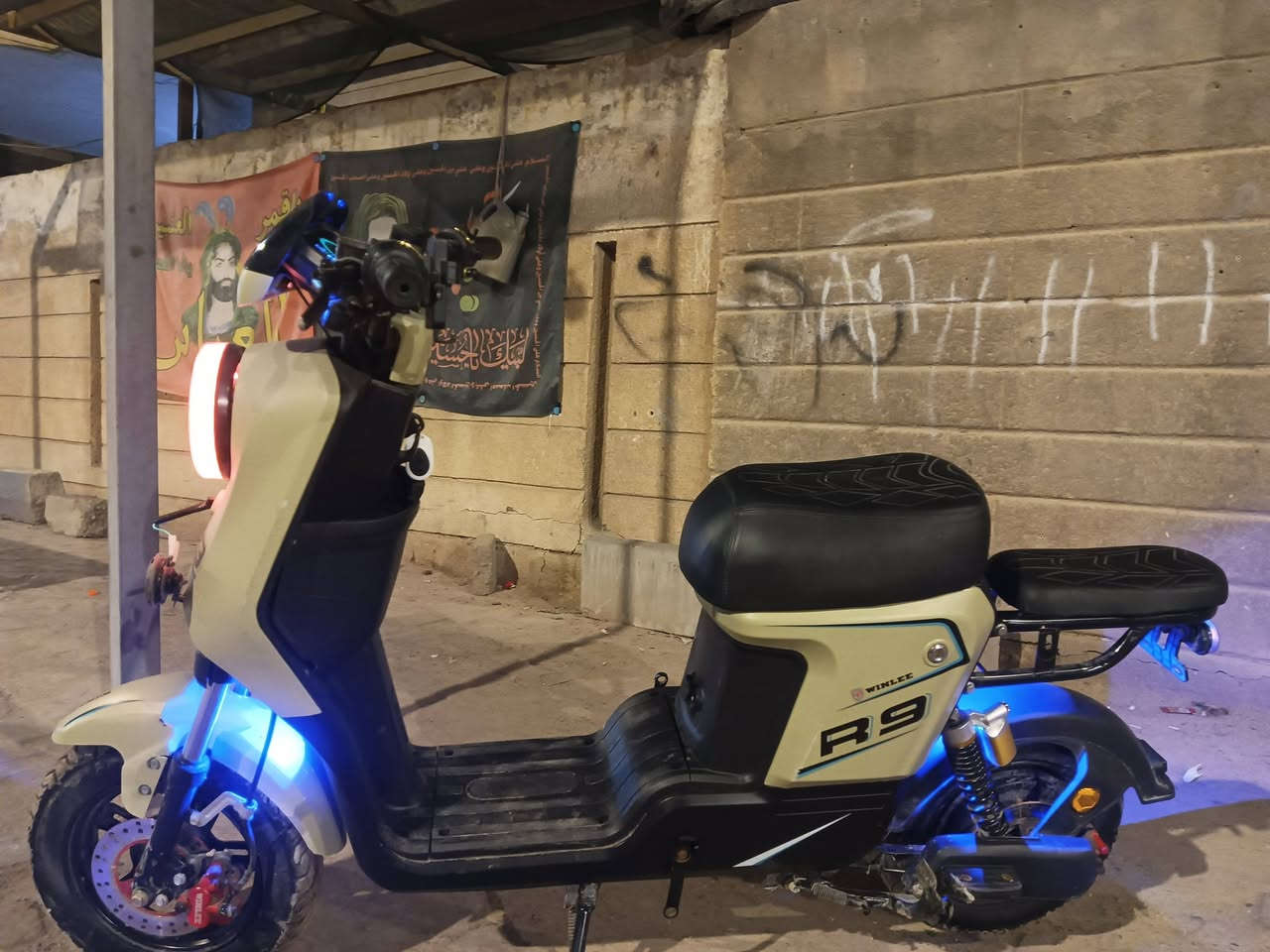 سلام عليكم
درجة لبيع 
نوع  R9
موديل 2026
مواصفات  
كارت 
بصميتن  
سويج  
سرعه 109 
بطاريات 32 امبير اكبير 
تحكم بتلوث دكم 
بل شاشه 
غراضه كامله 
مكاني بصره حي لاصدقاه 
سعر 450 وبيه مجال 
بيع مستجعل 
رقمي 
***********
