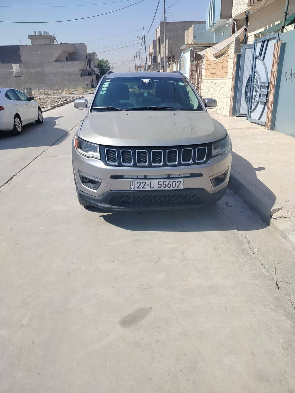 السلام عليكم 
سياره جيب كومباس 2018
فول موصفات بصمه تشغيل عن بعد
رداوات امامي وجانبي 
كشنات جلد تدفئه كشنات وسترين 
سياره ضررها قطه وحده و صبغ نص باب 
السياره باسمي سعرها140وبيها مجال 
الاتصال ***********
