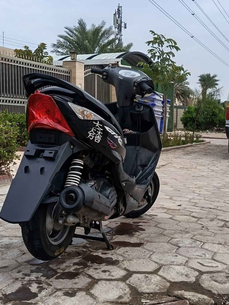 السلام عليكم خواتي درجه ماكس ثعلب للبيع الدراجه مكينه ناعمه ونضيفه المكينه مفتوحه  بس درجه خير من الله سعر الدراجه ٥٥٠ وبيه مجال  مكاني بغداد الحريه رقمي ***********
