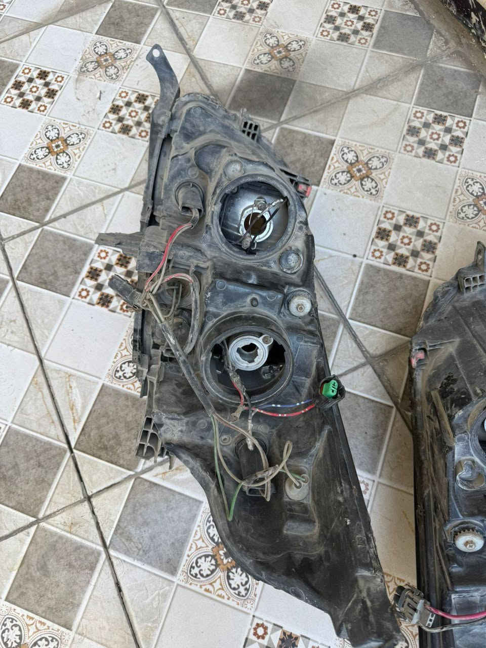 مازدات بلادية ماليبو نظيفه وحلوه
 بيها وحده مفطوره جامتها
 ب ٥٠ الف مكاني بغداد
***********
