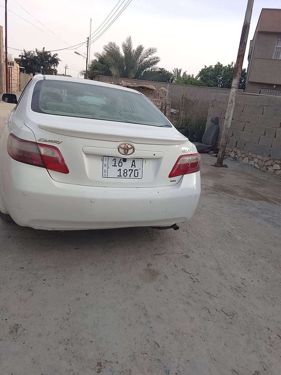 السلام عليكم 
كامري2009
 خليجي فول مواصفات 
 4 سلندر 
صبغ قبق جنطه 
وبارد براس جاملغ امامي
تبريد ثلج قطعتين 
رقم قادسيه  انكليزي بسمي 
السعر 100
***********
الانبار حديثه

